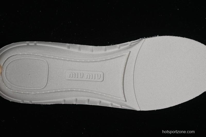 Miu Miu x New Balance 530 Low-Top Retro Running Sneakers with Dual Lace Design - G.D4