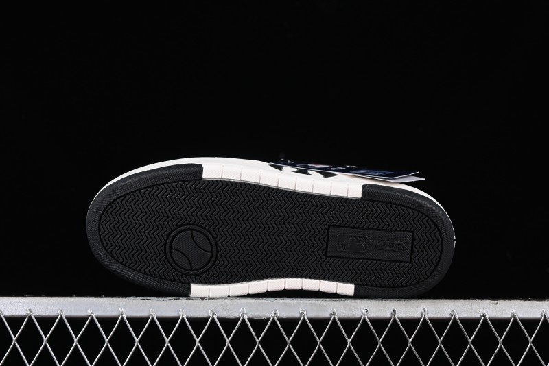 MLB Chunky Liner New York Yankees Hook & Loop Lightweight Platform Sneakers with 6cm Height Increase - 3ASXLM13N50BKS
