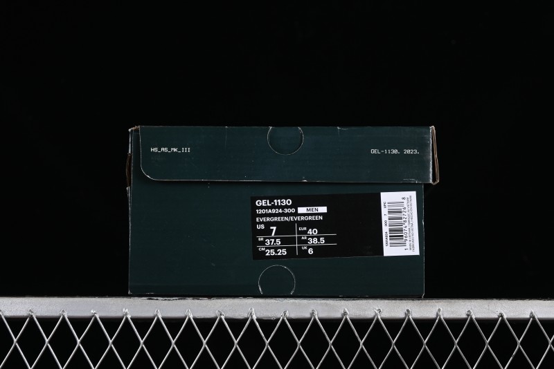 Asics Tiger GEL-1130 Low-Top Retro Running Shoes with GEL Cushioning and Durable Outsole - 1201A924-300