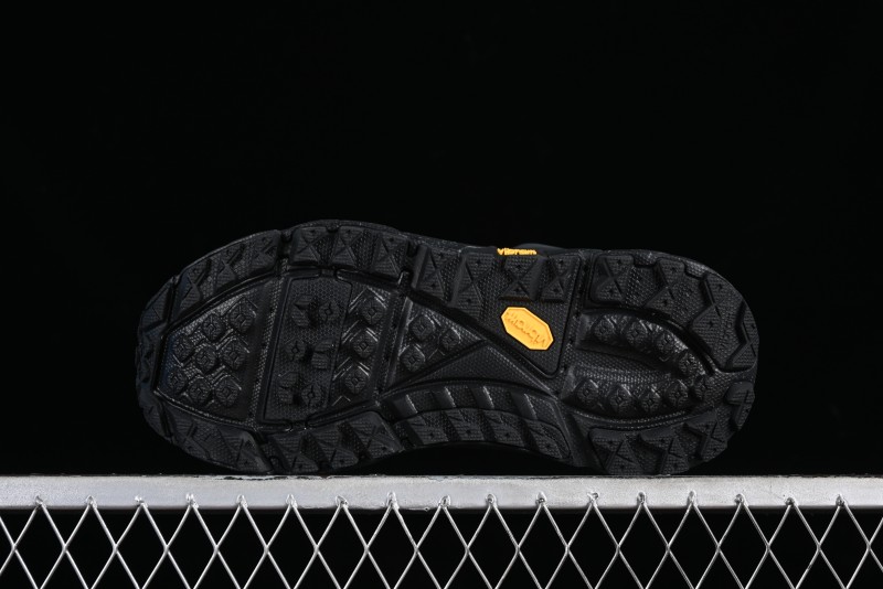 HOKA ONE ONE Tor Summit Low-Top Running Shoes with Geometric Cushioning for Stability and Traction - 1147952 BBLC