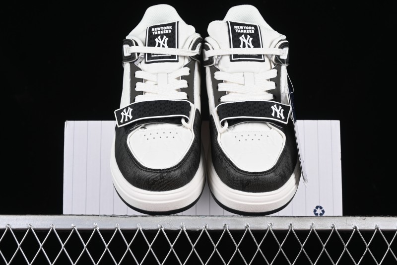 MLB Chunky Liner New York Yankees Lightweight Platform Sneakers with 6cm Height Increase - 3ASXCMM4N50BKS