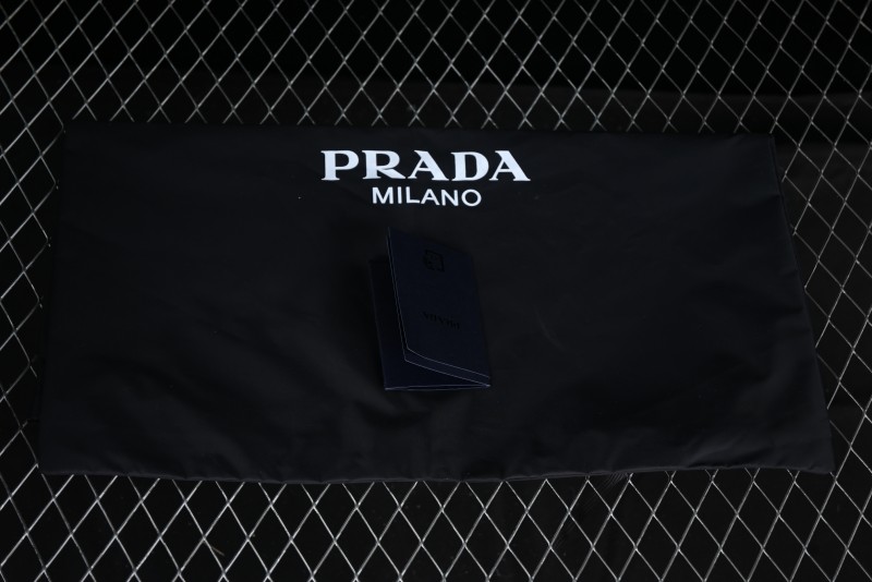 Prada Cloudbust Air Thunder Lifestyle Low-Top Sneakers with Anti-Slip and Wear-Resistant Design - 1E819L