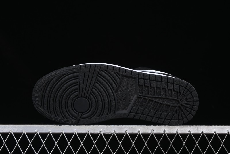 Nike Air Jordan 1 Low Retro Basketball Shoes in Black and White - 553558-043
