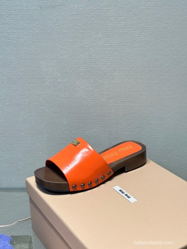 2025 Women Miumiu Orange Patent Leather Slippers