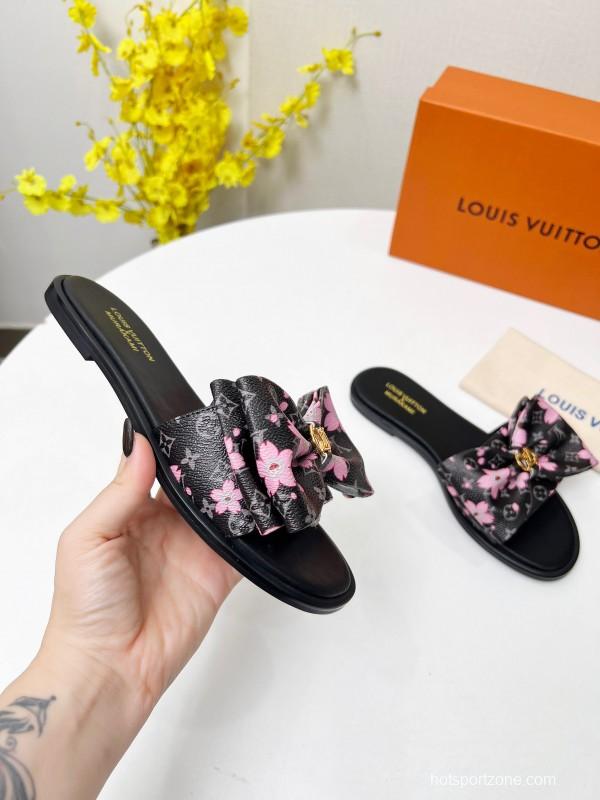 2025 Women Louis Vuitton Black Pink Leather Slippers LY00190
