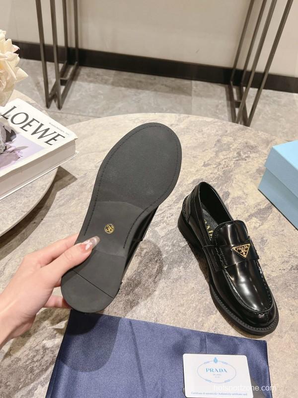 2025 Women Prada Black Leather Loafer KFY00270
