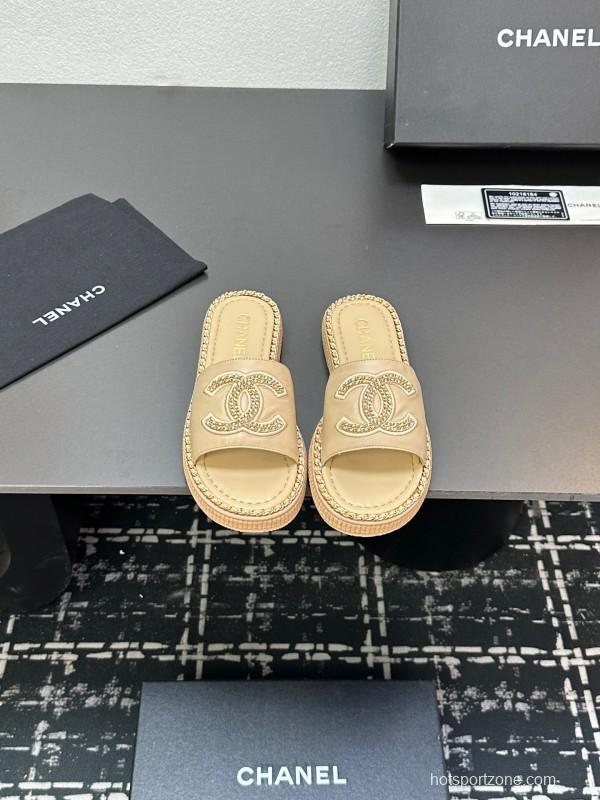 2025 Slippers Chanel Beige Leather Slippers