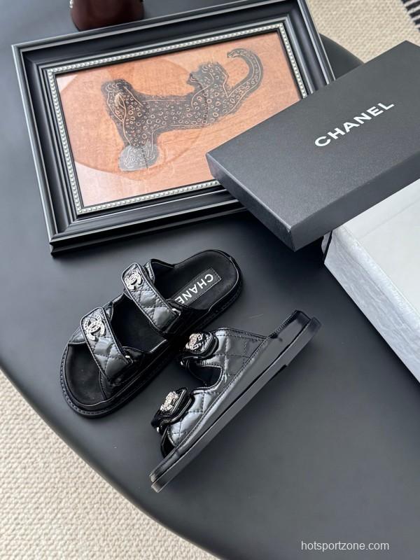 2025 Women Chanel Black Patent Leather Slippers LY00310