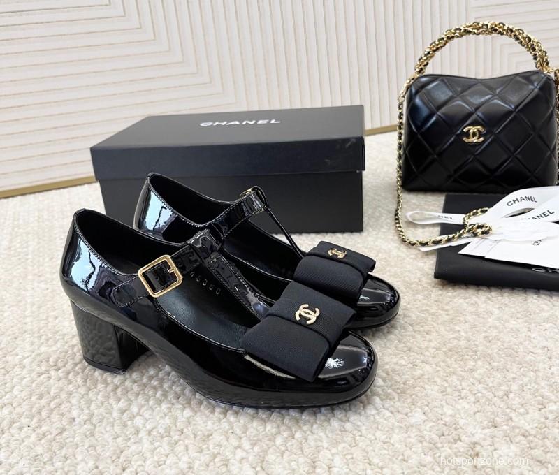 2025 Women Chanel Black Patent Leather Mary Jane Bow KFY00310