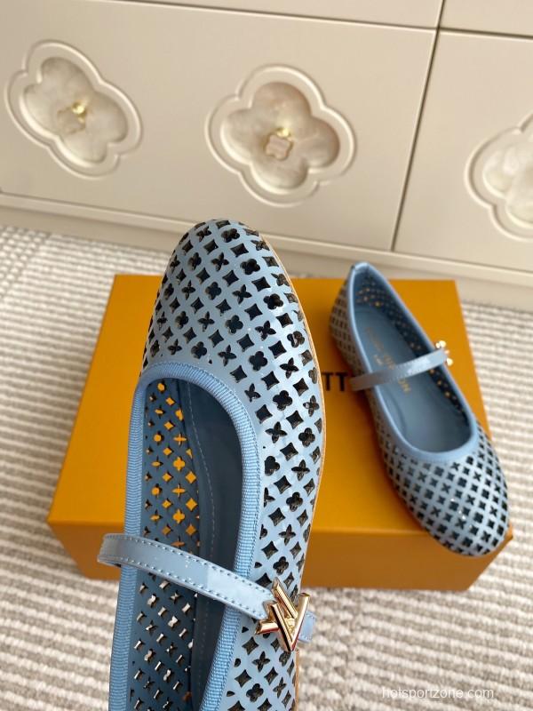 2025 Women Louis Vuitton Light Blue Patent Leather Mary Jane Flats KFY00310