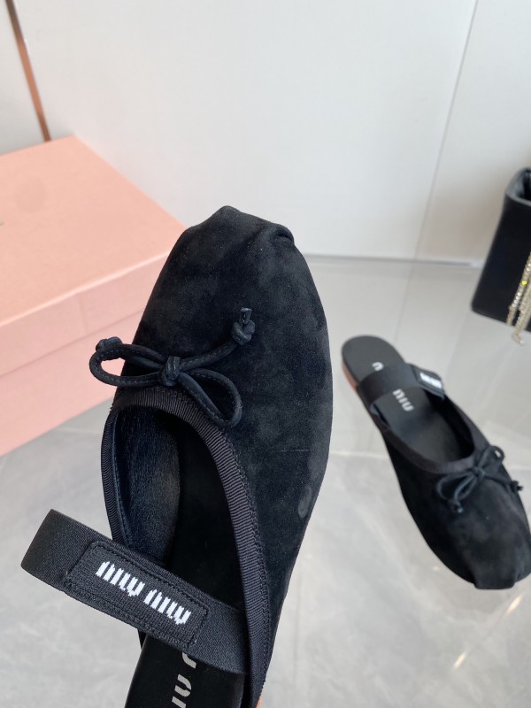 2025 Women Miu Miu Black Suede Ballet Flat Elastic Band Ballerina Slippers KFY00280