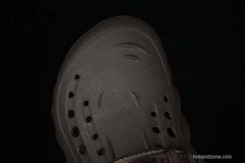 Crocs Bobs Flat Heel Closed Toe Slip-On Beach Clog Sandals - B.D4