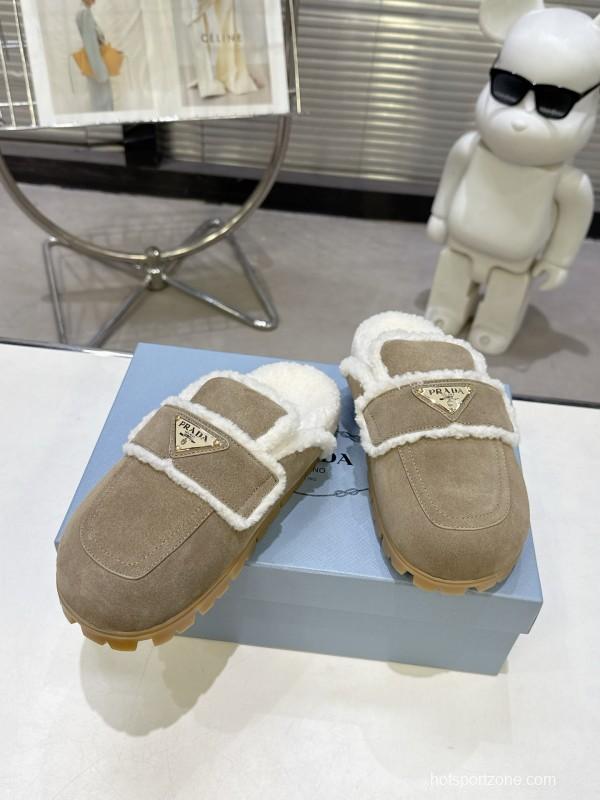 Prada Fall/Winter 2025 New Fur Mule Shoes Triangle Buckle Bread Toe Half Slippers - KFY00270