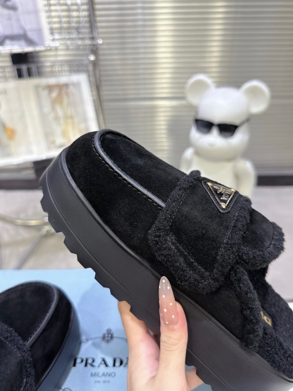 Prada Spring/Summer 2025 Runway Shearling Slippers - KFY00280