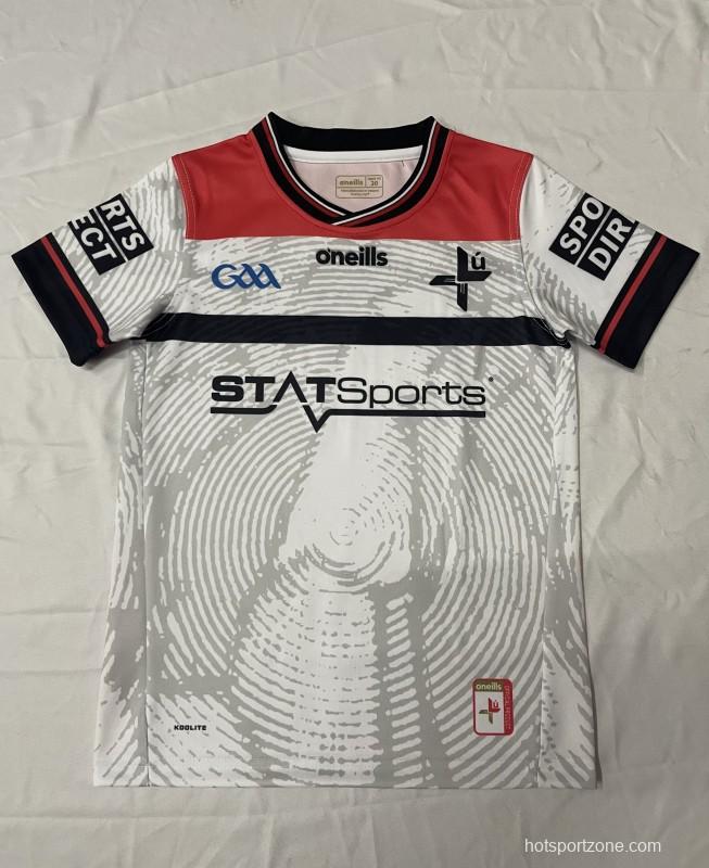 25/26 Kids Kildare GAA White with Red Shoulders and Circular Pattern Jersey