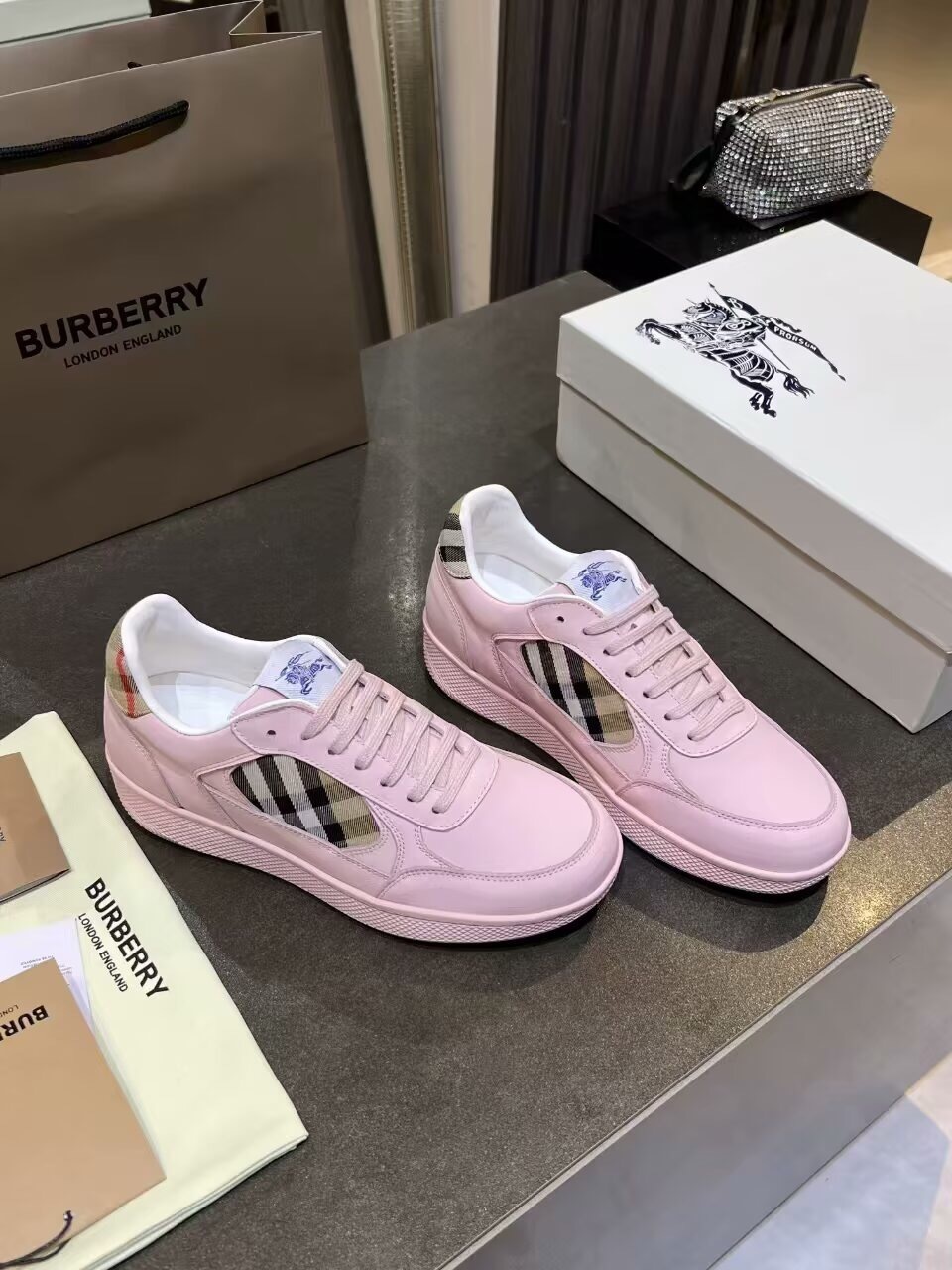 Burberry 2025/SS Italian-Made Sneakers with Equestrian Knight Design Label - KFY00300
