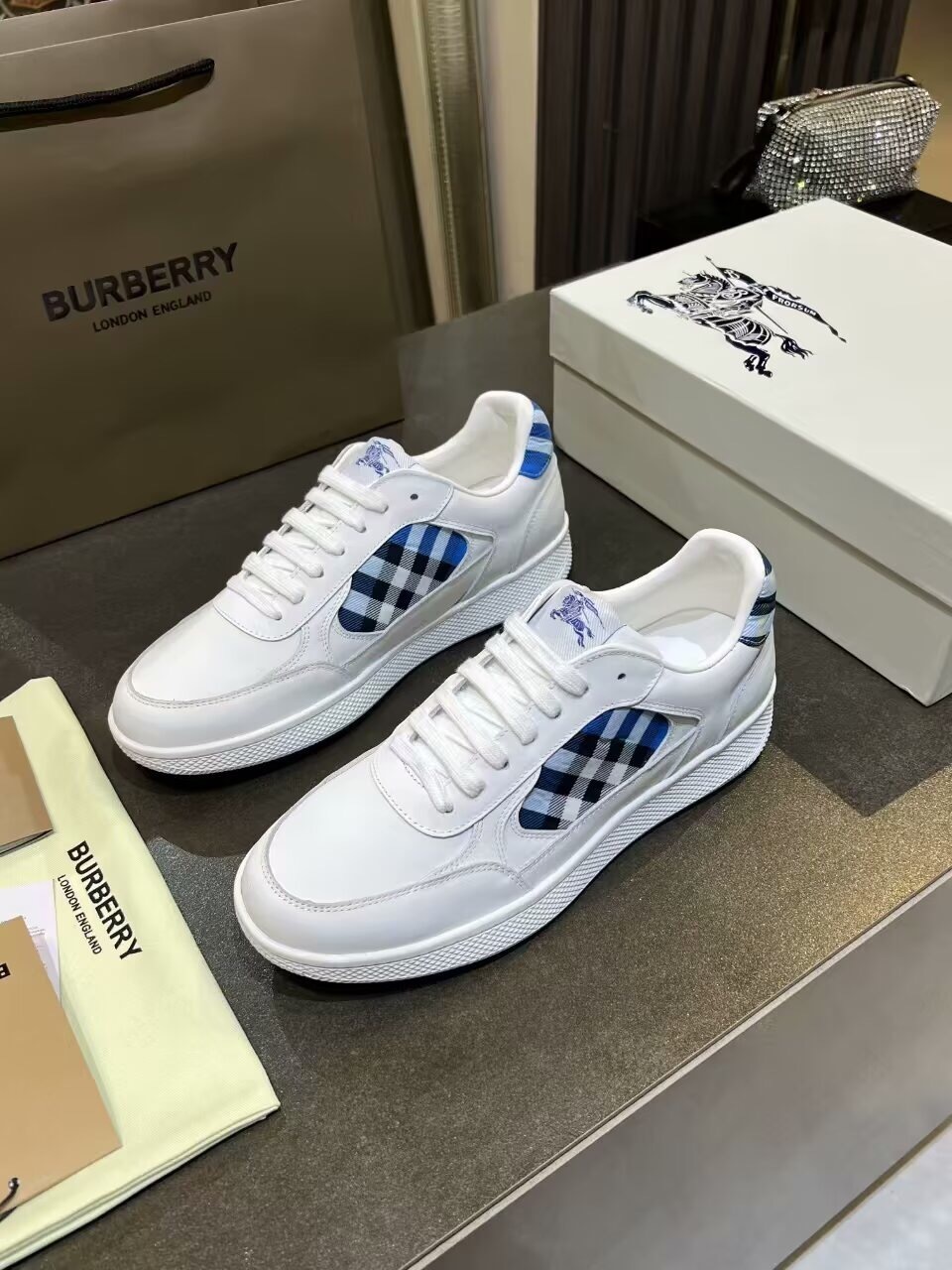 Burberry 2025/SS Italian-Made Sneakers with Equestrian Knight Design Label - KFY00300
