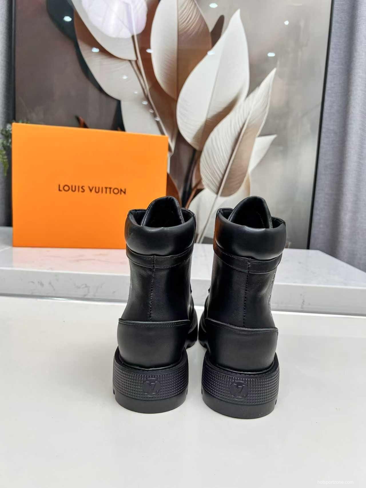 Louis Vuitton Territory Flat Boots with Monogram Embossing and Metal Eyelets - LY00310