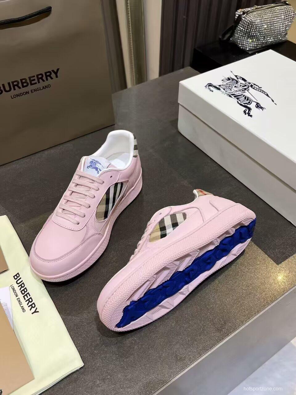 Burberry 2025/SS Italian-Made Sneakers with Equestrian Knight Design Label - KFY00300