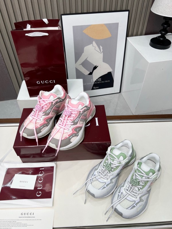 Gucci 2025 SS Collection 2.0 Sneakers with Retro-Futuristic Design and Reflective Stripes - LY00460