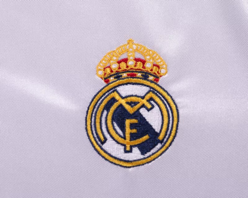 Retro Kids 04/05 Real Madrid Home Jersey
