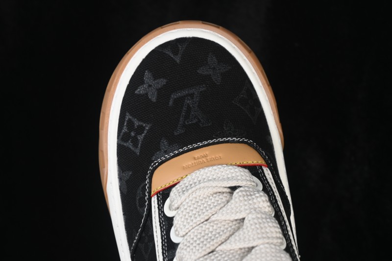 Louis Vuitton Tilted Sneakers Classic 2026SS Low-Top Casual Shoes in Smooth Calfskin Leather with Vuitton Branding - T.E5