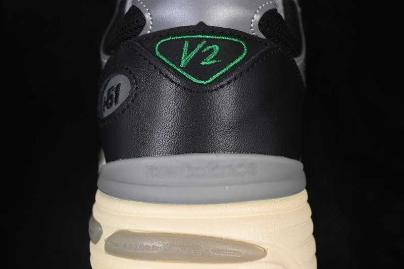 New Balance Made in USA M991 Series Classic Casual Running Sneakers with ABZORB Cushioning - U991UT2