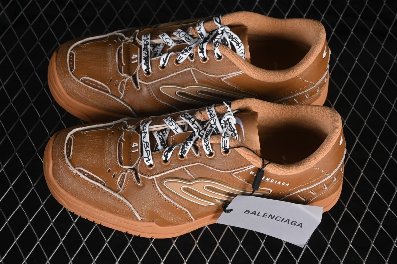 Balenciaga Hamptons Worn Out Retro Casual Sneakers with Distressed Finish - WCURS2200