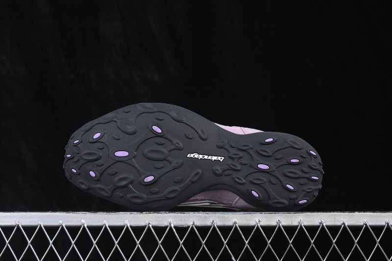 Balenciaga Monday Ultra Sneaker Low-Top Lifestyle Shoes with Round Toe and Lace-Up Closure - WMNDI5910