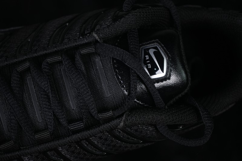 Nike Air Max Plus Retro Running Shoes with Tuned Air Cushioning - 604133-050