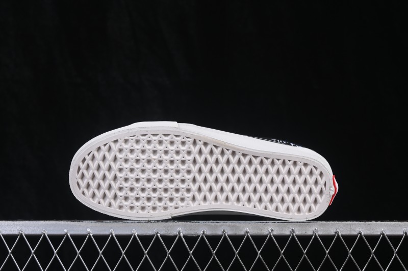 Vans Skate Skool Low-Top Casual Skateboarding Shoes with Classic Design - VN0A5FCF6EA