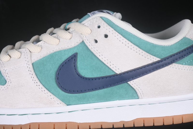 Nike SB Dunk Low Skateboarding Shoes with Cushioned Collar - HQ1625-300