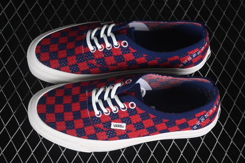 Vans Authentic 44 Low Top Casual Skateboarding Shoes with Vulcanized Construction - VN000EJCRDB