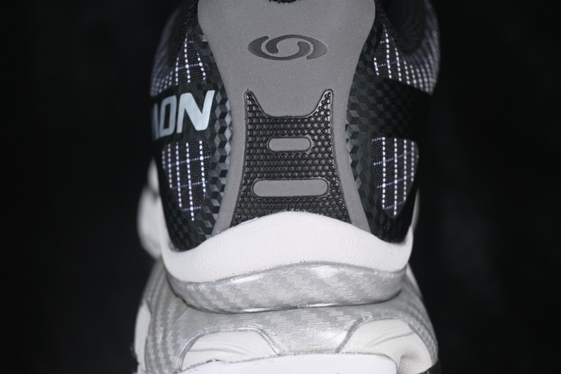 Salomon XT-4 GTX Outdoor Trail Running Shoes with GORE-TEX Waterproof Protection and Agile Chassis - 479534-33