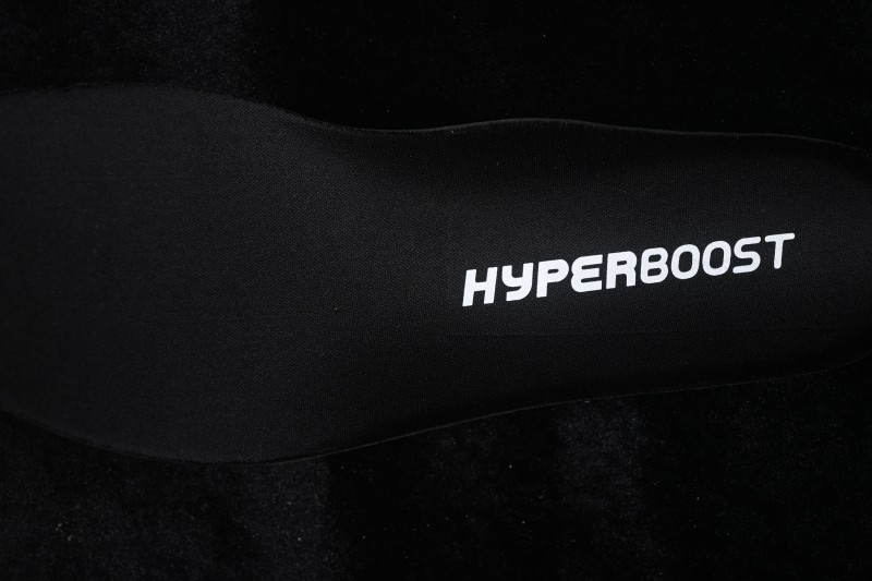 Adidas HyperBoost Edge M KI1919 Running Shoes with Breathable Boost Cushioning