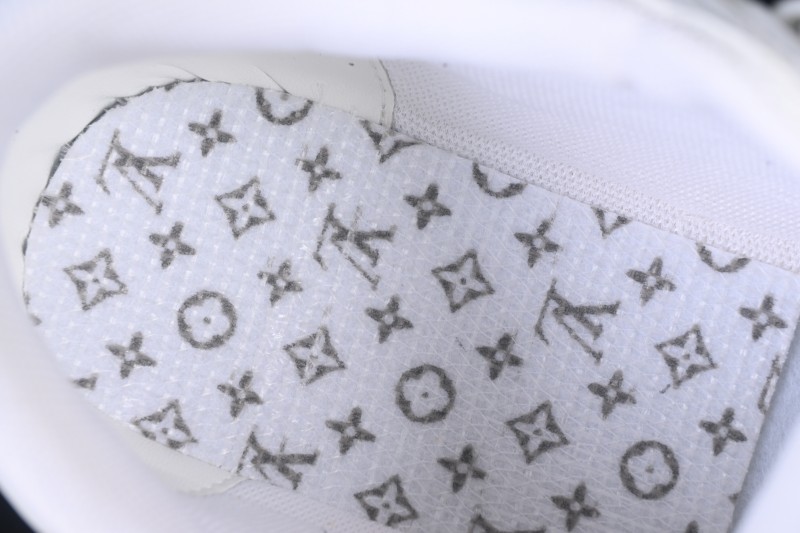 Louis Vuitton Tatic Runner Retro Athletic Thick-Sole Dad Shoes - WHITE