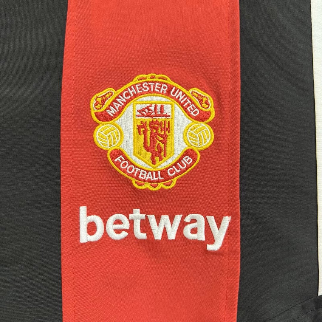 26/27 Manchester United EQT Black Full Zipper  Windbreaker